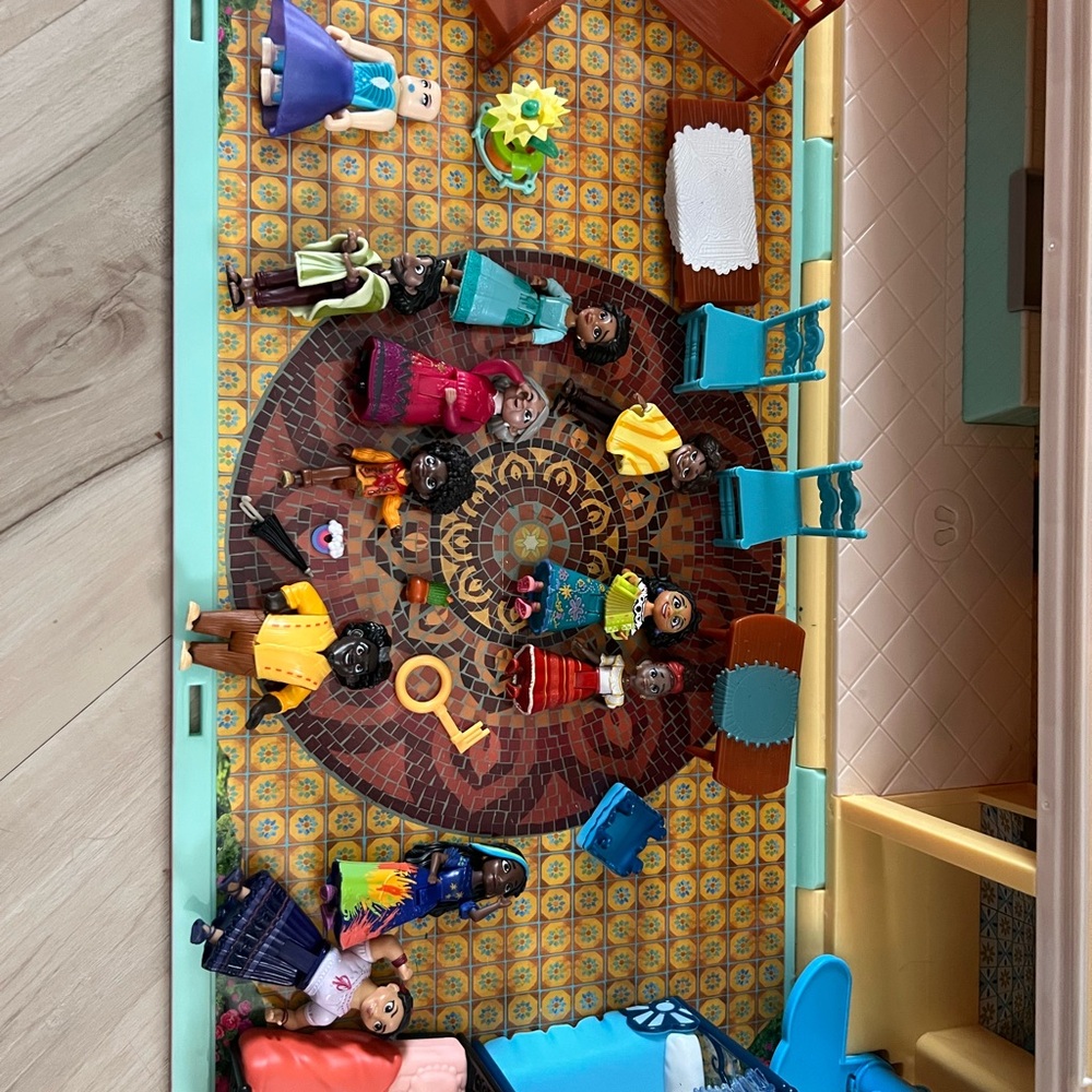 Disney Encanto Playset w/ Figures & Furniture - Picture 3 of 5